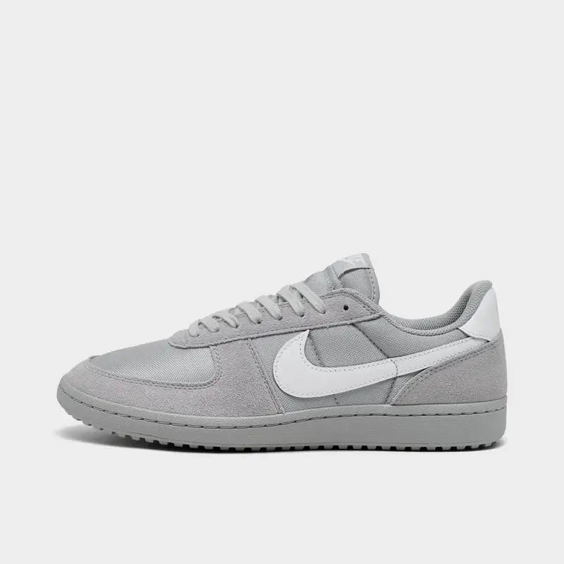 Nike Retro Sneakers - Stylish Comfort for All-Day Wear.