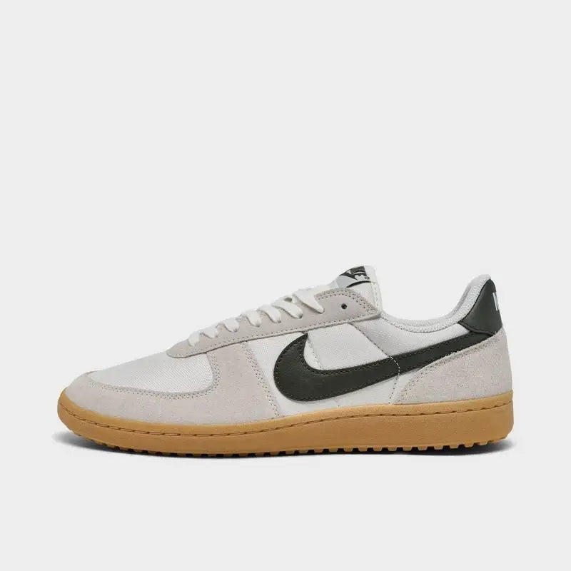Nike Retro Sneakers - Stylish Comfort for All-Day Wear.