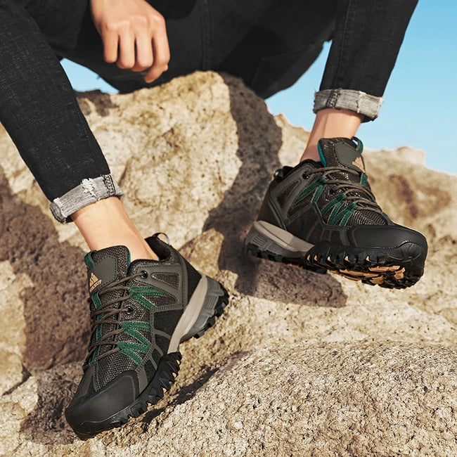 Breathable Men's Hiking Sneakers - Comfort & Grip.
