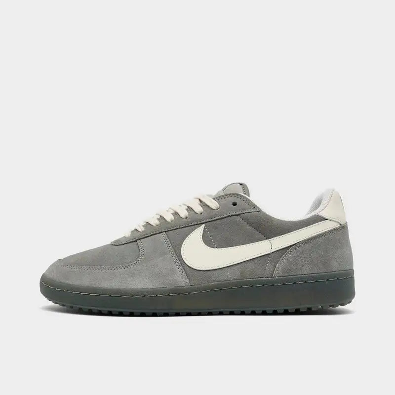 Nike Retro Sneakers - Stylish Comfort for All-Day Wear.