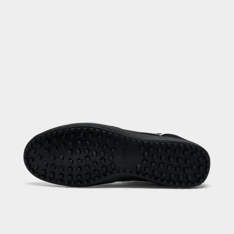 Nike Retro Sneakers - Stylish Comfort for All-Day Wear.