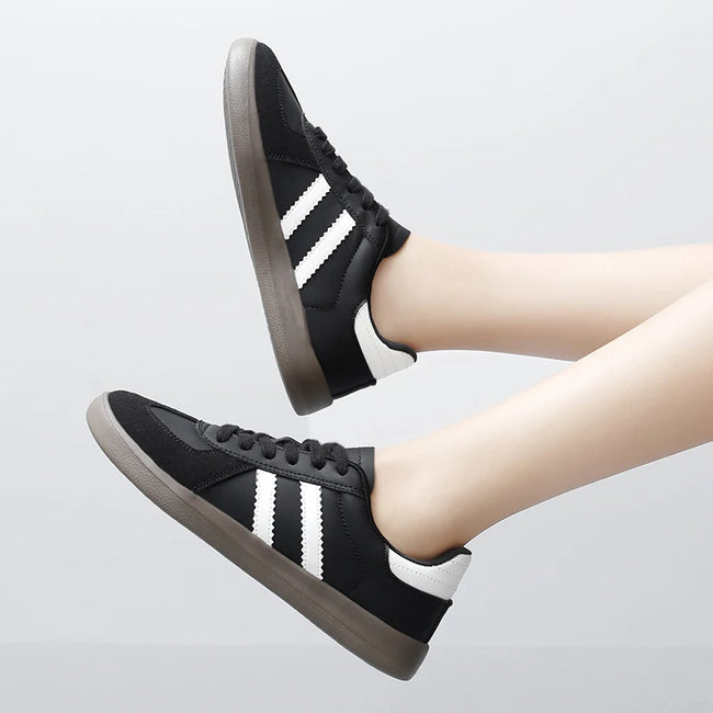 Premium Soft Leather Men's Casual Sneakers.