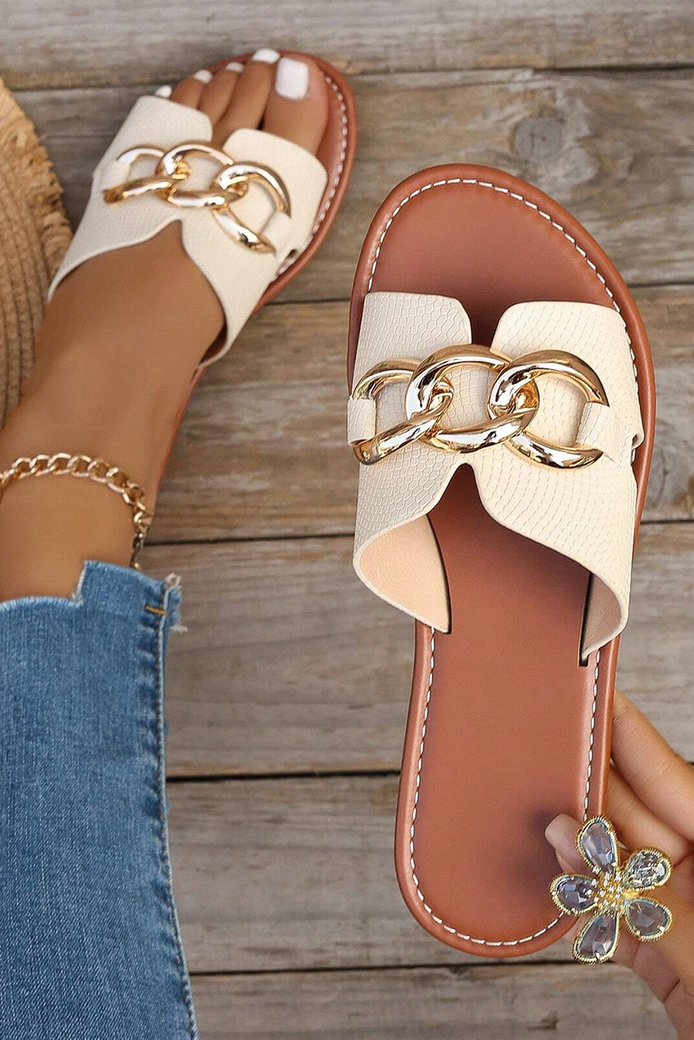 ✨ White Metal Buckle One Strap Flat Casual Sandals – Chic Everyday Comfort ✨.